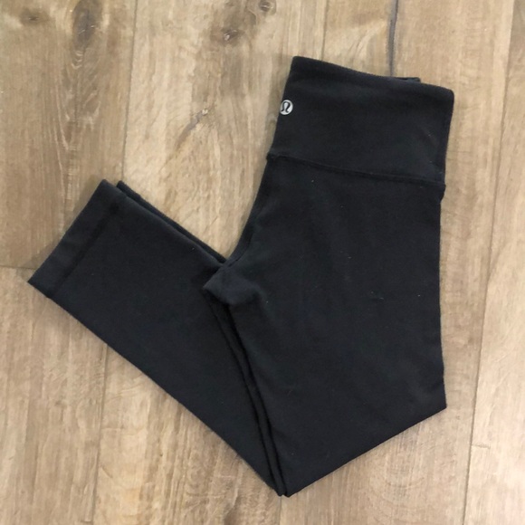 Like new - LULULEMON Black Wunder Under Leggings - Picture 3 of 9